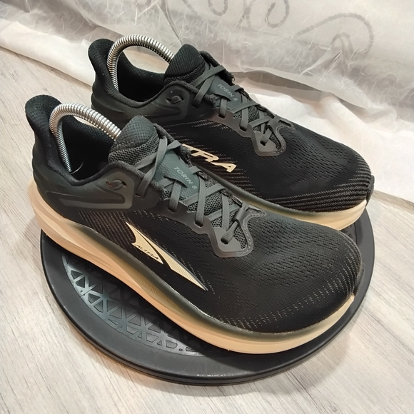 Altra Womens Torin 8 Black White Running Shoes Ego Max Foam Cushioning SIZE 9 - Picture 2 of 11